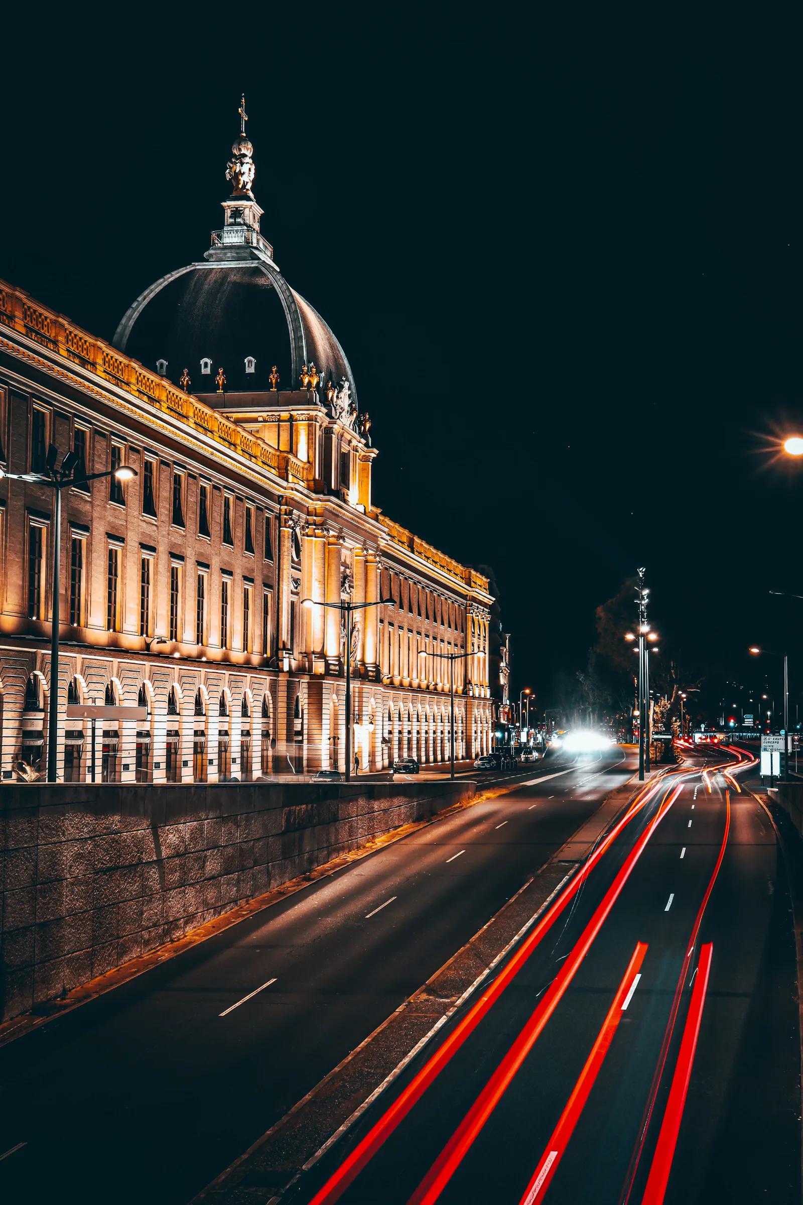 Grand Hôtel-Dieu illuminé, quai du Rhône